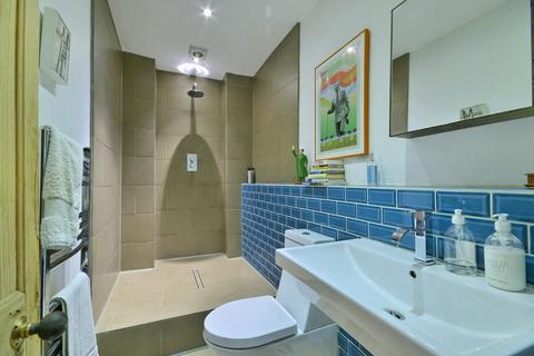 2 bedroom flat to rent, Hartham Road, Islington, London, N7