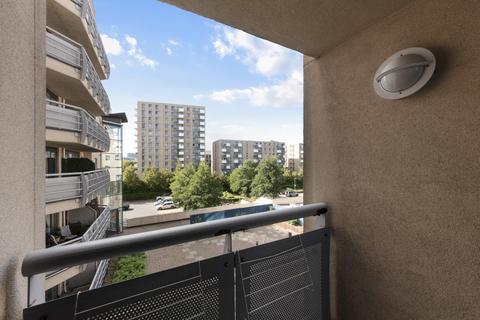 Studio to rent, Wards Wharf Approach, Royal Victoria, London, E16