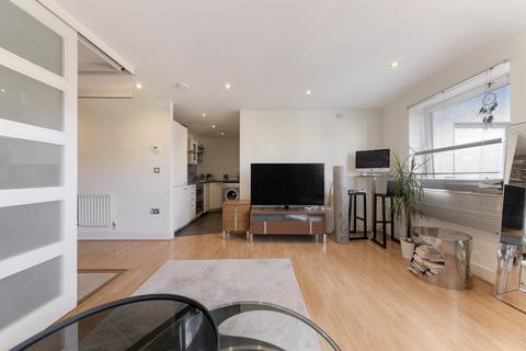 Studio to rent, Wards Wharf Approach, Royal Victoria, London, E16