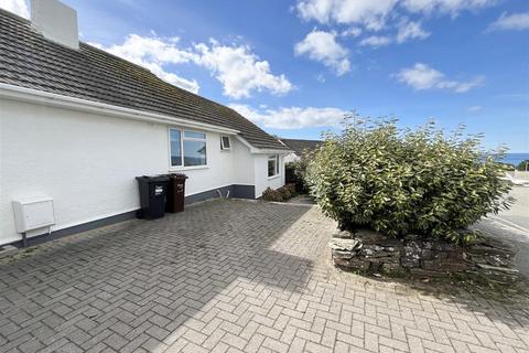 3 bedroom detached bungalow to rent, Lewarne Road, Newquay TR7