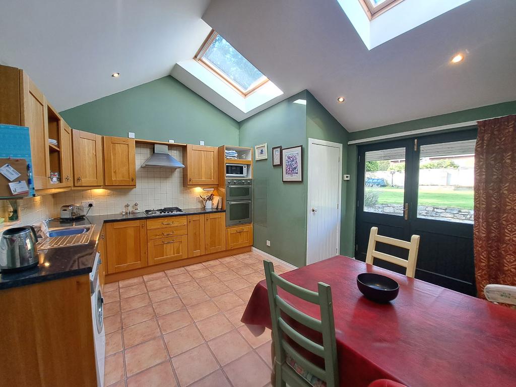 Kitchen/ Dining Area