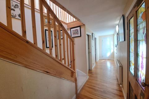 Loch Bhuie Cottage Kingussie Road, Newtonmore, PH20 1AY