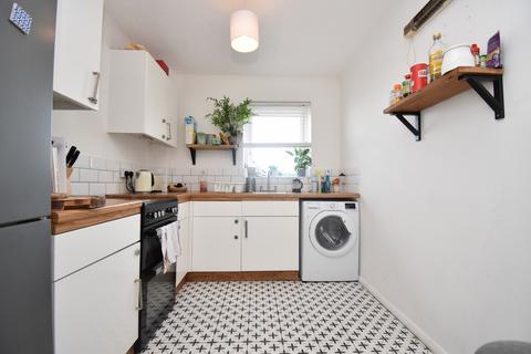 1 bedroom flat to rent, Clive Road Belvedere DA17