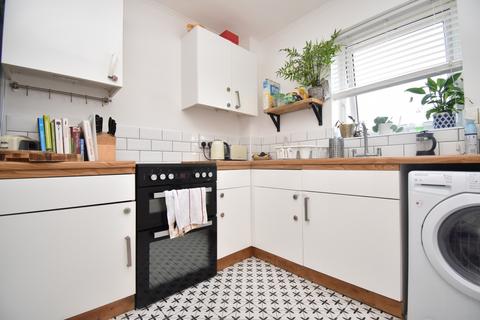 1 bedroom flat to rent, Clive Road Belvedere DA17