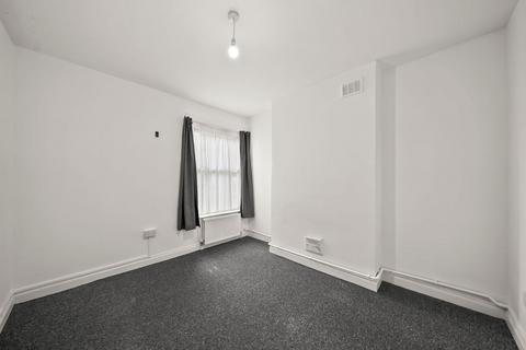 3 bedroom flat for sale, Chapter Road, London, NW2