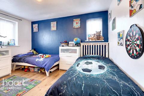 16 Warren Drive, Greenford, UB6 9ER