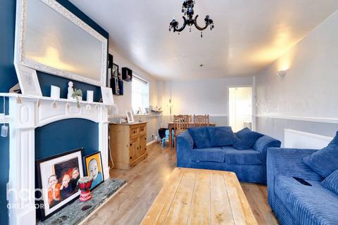 16 Warren Drive, Greenford, UB6 9ER