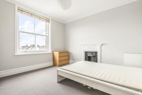 4 bedroom flat to rent, St. John's Hill London SW11