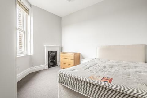 4 bedroom flat to rent, St. John's Hill London SW11