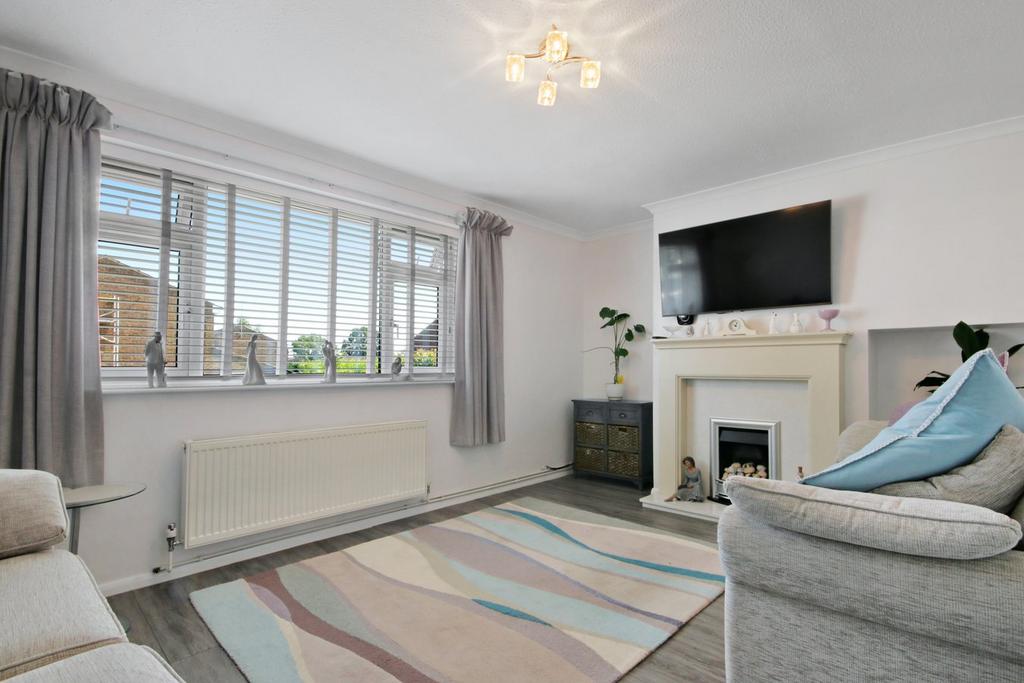 Ash Close, Crawley Down, RH10 3 bed semidetached house for sale £465,000