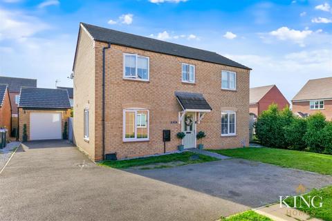 4 bedroom detached house for sale, Russet Way, Bidford-On-Avon