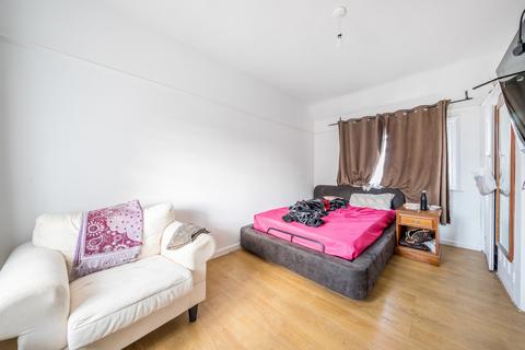 2 bedroom end of terrace house for sale, Manaton Crescent, Southall, UB1