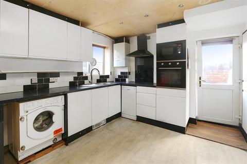 6 Brendon Close, Erith, DA8 3QB