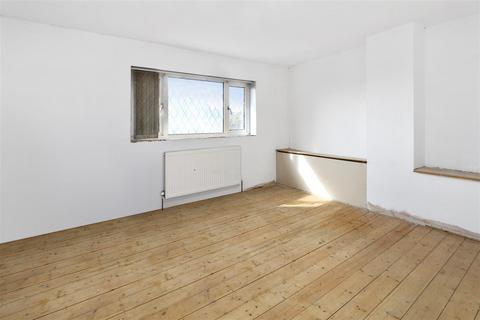 6 Brendon Close, Erith, DA8 3QB