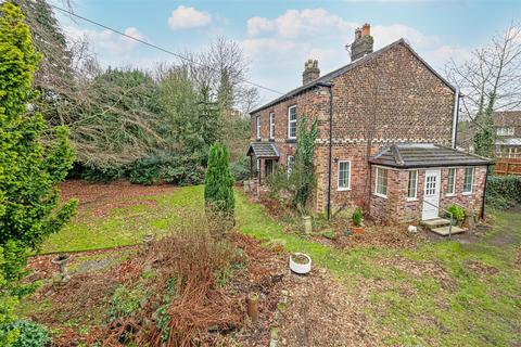 3 bedroom detached house for sale, Tweedsmuir Close, Fearnhead, Warrington