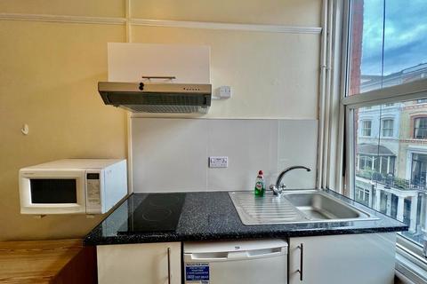 1 bedroom in a house share to rent, Cheniston Gardens, London W8