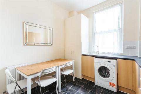 4 bedroom flat to rent, Malden Road, London