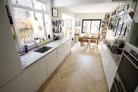 3 bedroom terraced house for sale, Fernbrook Road, London SE13