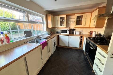 3 bedroom semi-detached house to rent, Garton View, Leeds, West Yorkshire, UK, LS9