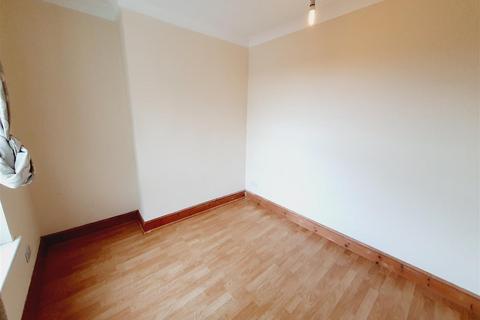 2 bedroom flat to rent, Mill Road, Kettering NN16