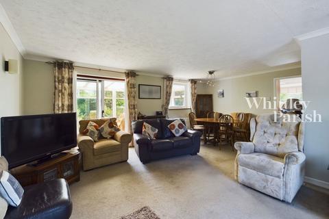 3 bedroom detached house for sale, Diss Road, Burston, Diss