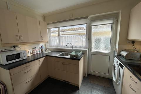 3 bedroom bungalow to rent, Alder Way, Swansea