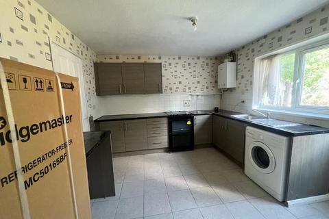 3 bedroom terraced house to rent, Surrey Street, Luton LU1