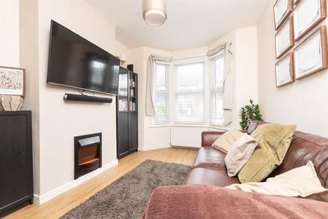 3 bedroom end of terrace house for sale, Springhead Road, Northfleet, Gravesend, Kent