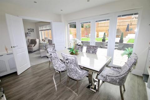 4 bedroom detached house to rent, Armitage Close, Amington, Tamworth, Staffordshire