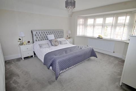 4 bedroom detached house to rent, Armitage Close, Amington, Tamworth, Staffordshire