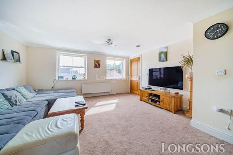 3 bedroom flat for sale, Norwich Road, Watton