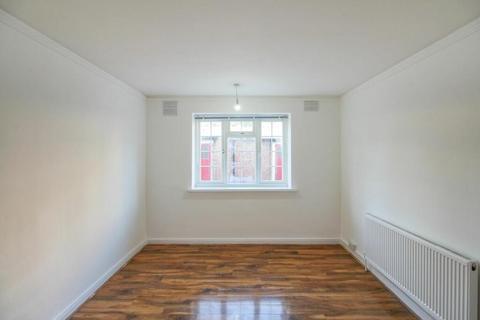 2 bedroom flat for sale, Palmers Road, London N11