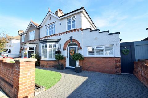 3 bedroom semi-detached house for sale, Signhills Avenue, Cleethorpes DN35