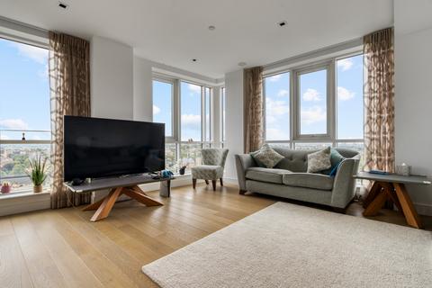 3 bedroom flat for sale, Skyline House, London W5