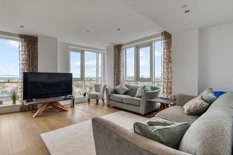 3 bedroom flat for sale, Skyline House, London W5