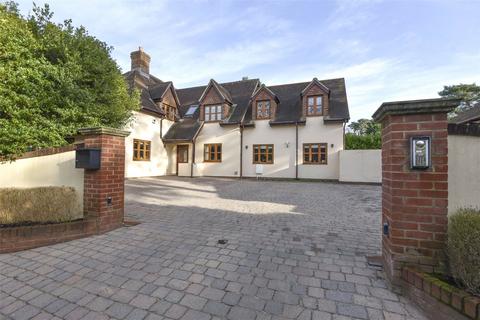 4 bedroom detached house to rent, Park Homer Road, Colehill, Wimborne, Dorset, BH21