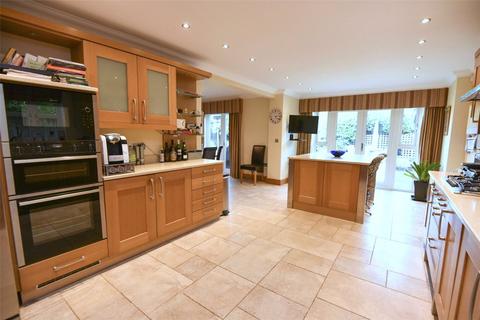 4 bedroom detached house to rent, Park Homer Road, Colehill, Wimborne, Dorset, BH21