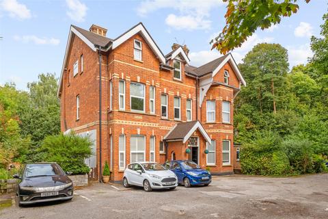 1 bedroom flat for sale, Nutfield Road, Redhill, Surrey, RH1