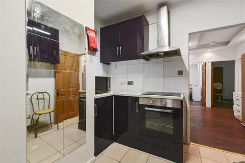 3 bedroom flat to rent, Lynton House, Hallfield Estate, Paddington, London