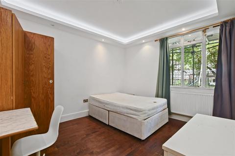 4 bedroom flat to rent, Lynton House, Hallfield Estate, Paddington, London, W2