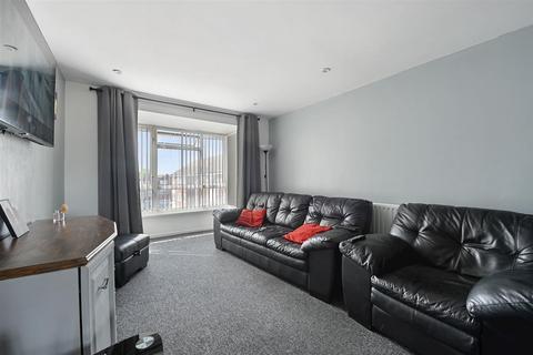 1 bedroom apartment for sale, Ibscott Close, Dagenham, Essex