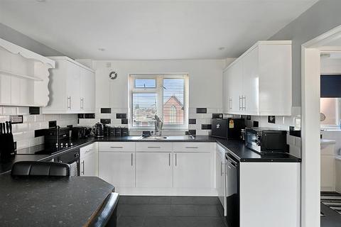 1 bedroom apartment for sale, Ibscott Close, Dagenham, Essex