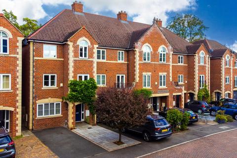 5 bedroom townhouse for sale, Elm Tree Gardens, Stoneygate, Leicester