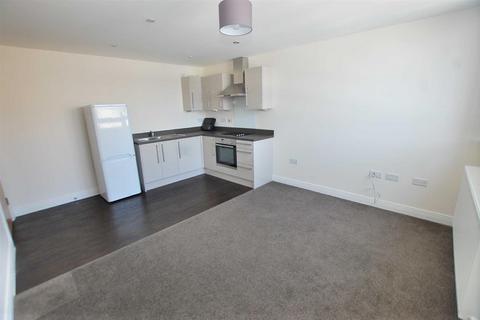 2 bedroom flat to rent, Skyline House, Stevenage SG1