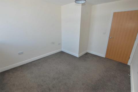 2 bedroom flat to rent, Skyline House, Stevenage SG1