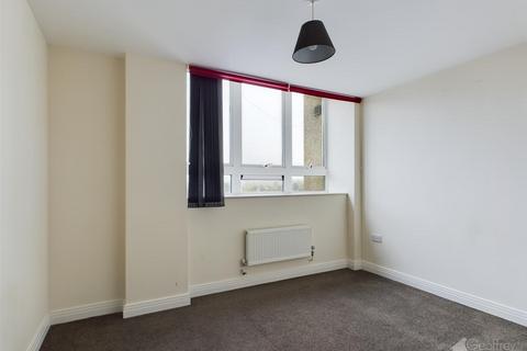 2 bedroom flat to rent, Skyline House, Stevenage SG1