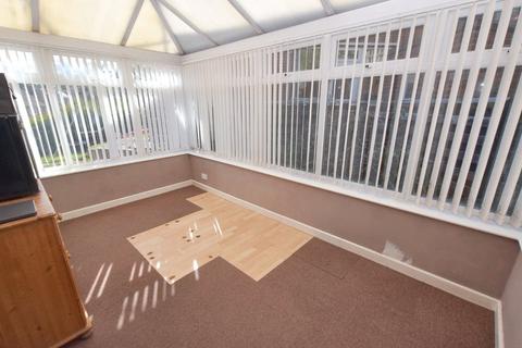 3 bedroom semi-detached house for sale, Whincover Mount, Leeds, West Yorkshire