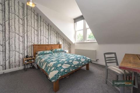 2 bedroom flat to rent, Brondesbury Road, London, London