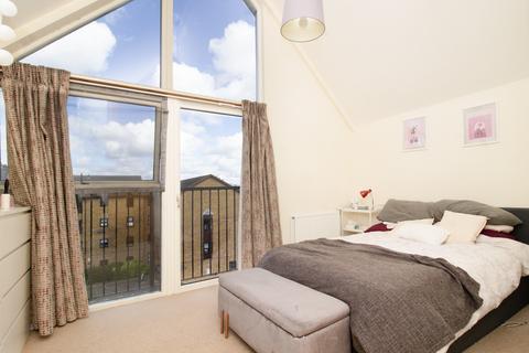 2 bedroom flat for sale, Dragonfly Place, London, SE4