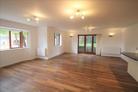 4 bedroom detached bungalow to rent, Newlands Close, Edgware, HA8